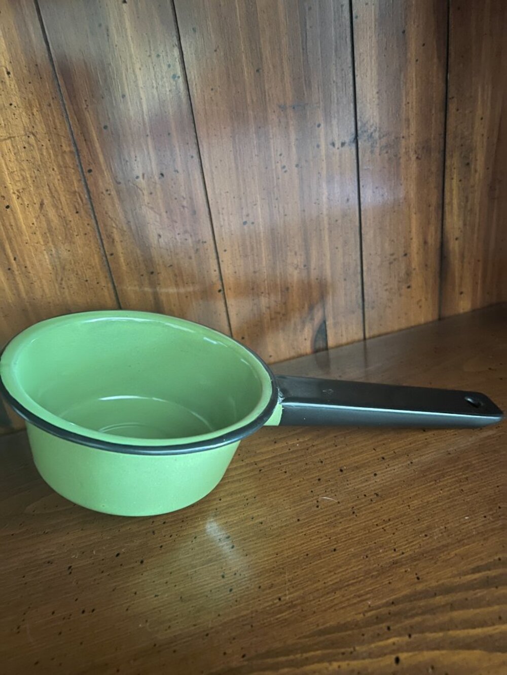 Vintage Enamelware Saucepan Avocado Green Retro Kitchen - Picture 3 of 4
